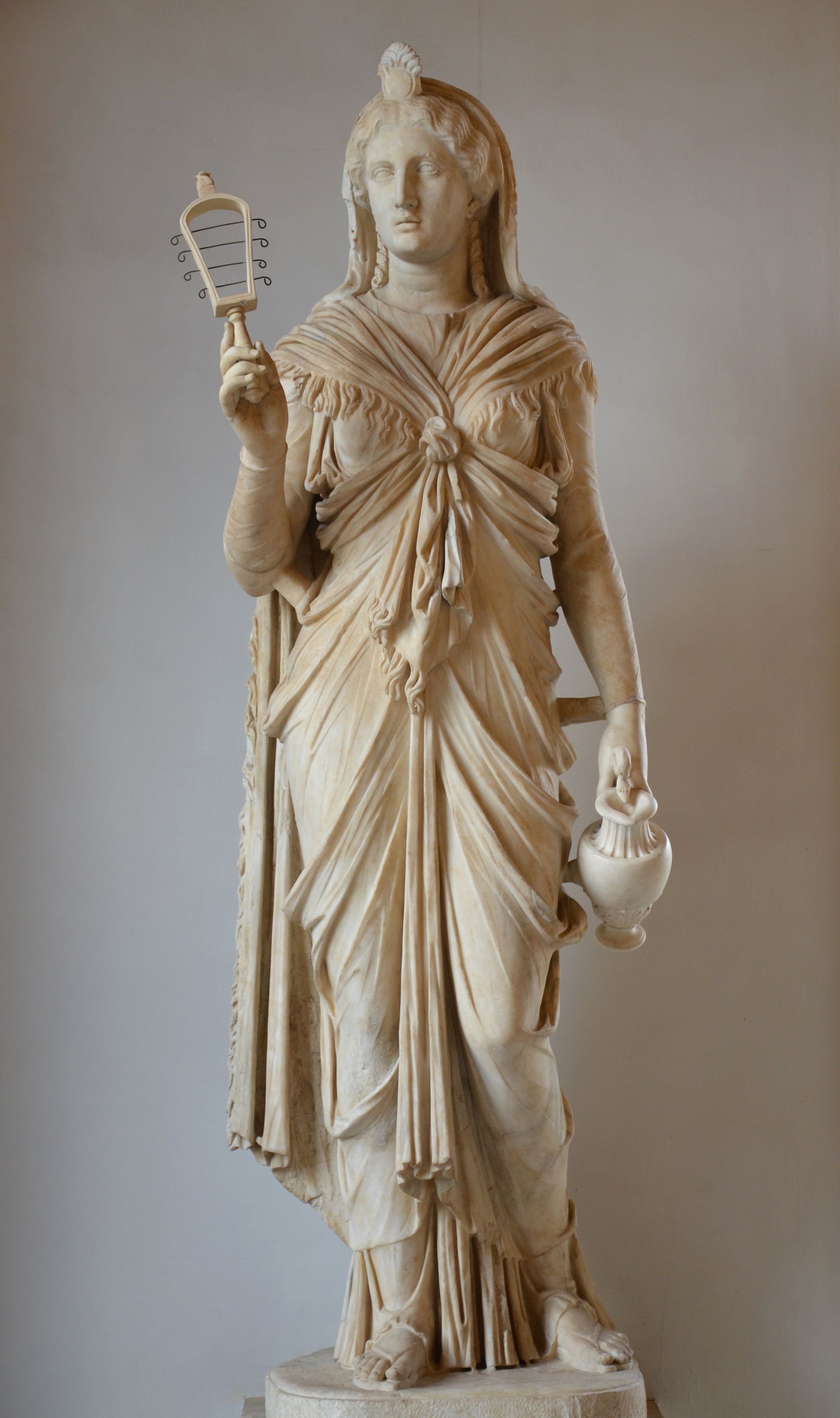 Estatua romana de Isis del siglo I o II d.C.