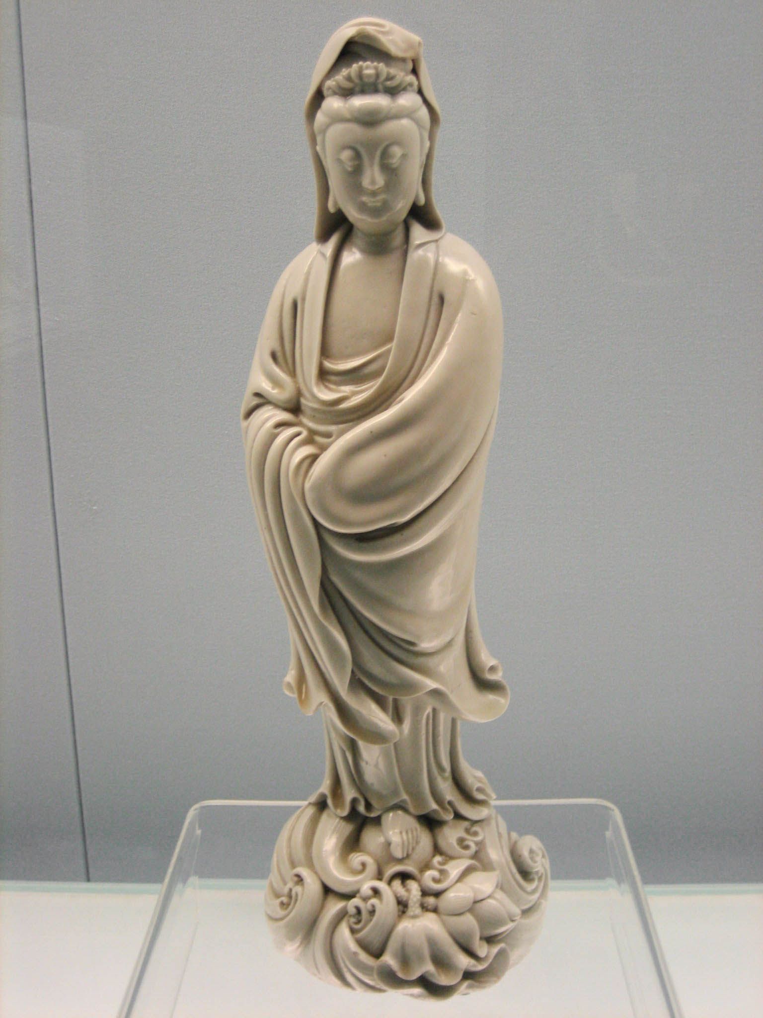 Estatua de Guanyin la diosa china de la misericordia y compasión.