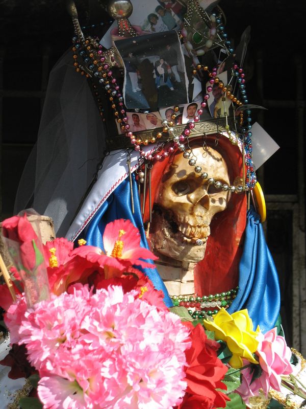 La Santa Muerte la diosa de los desamparados.